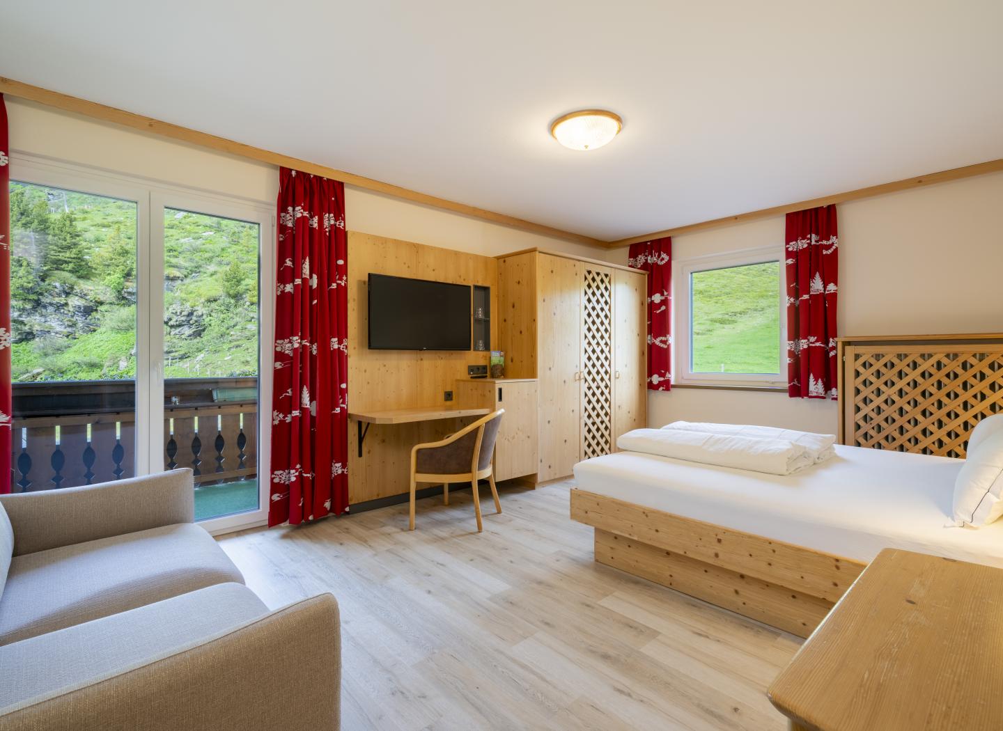 1--print_Heidi-Hotel-Falkertsee_by_Gert_Perauer