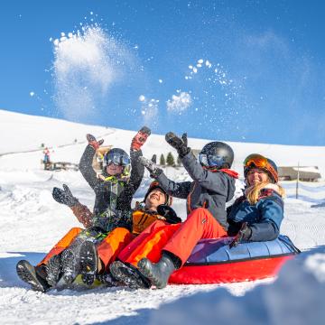 Abseits der Piste_Snowtubing_Falkert_Heidi-Alm_Familie_Nockberge_Winter &copy; Christoph Rossmann_MBN Tourismus (6)