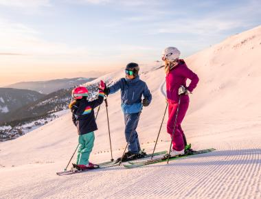Skifahren_Falkert_Heidi-Alm Skipark_Familie_Nockberge_Winter © Christoph Rossmann_MBN Tourismus (7) Skifahren_Falkert_Heidi-Alm Skipark_Familie_Nockberge_Winter © Christoph Rossmann_MBN Tourismus (7)