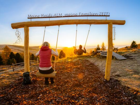 ZEITplatz_Panoramaschaukel Heidi Alm Falkert_Meine HeidiALM, meine FamilienZEIT_Familie_Nockberge_Herbst &copy;Gert Perauer_MBN Tourismus (13)