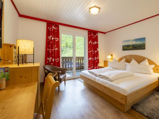 21--print_Heidi-Hotel-Falkertsee_by_Gert_Perauer