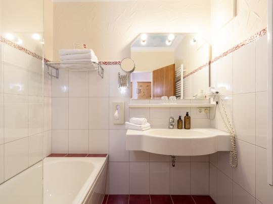 25-8057-print_Heidi-Hotel-Falkertsee_by_Gert_Perauer 25-8057-print_Heidi-Hotel-Falkertsee_by_Gert_Perauer