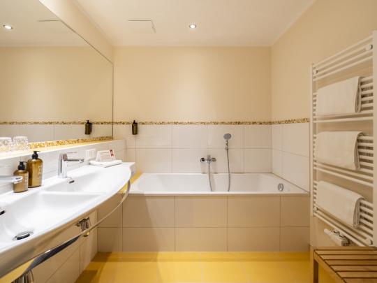 13-7991-print_Heidi-Hotel-Falkertsee_by_Gert_Perauer 13-7991-print_Heidi-Hotel-Falkertsee_by_Gert_Perauer