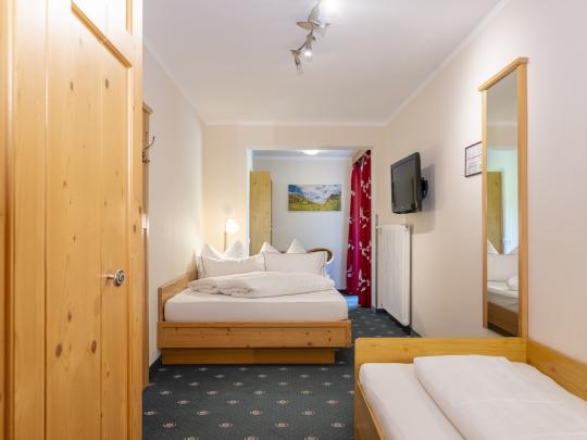 30--print_Heidi-Hotel-Falkertsee_by_Gert_Perauer