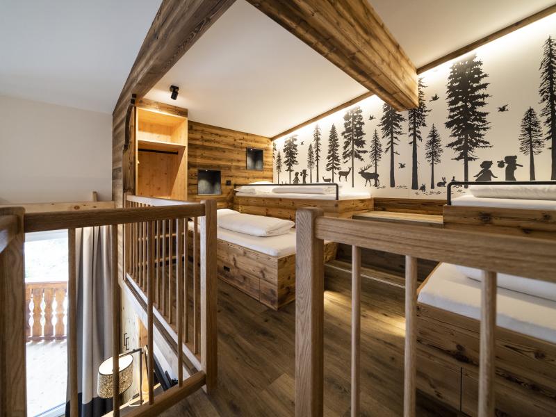66-0051-print_Heidi-Hotel-Falkertsee_by_Gert_Perauer